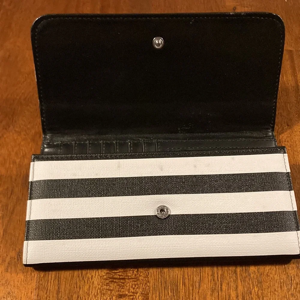 Snap Wallet - Picture 3 of 5